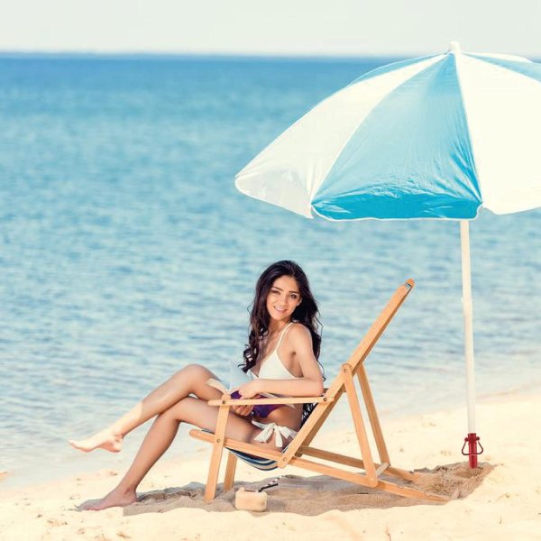 Пляжа с девушками