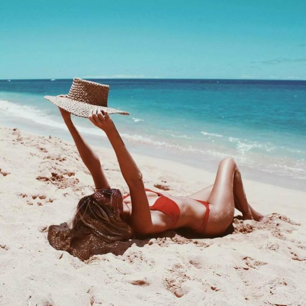 Пляжа с девушками