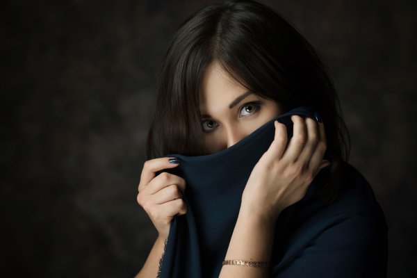 С закрытыми девушками