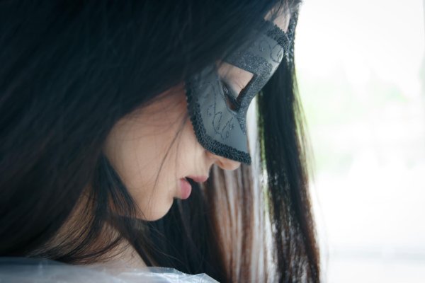 С закрытыми девушками