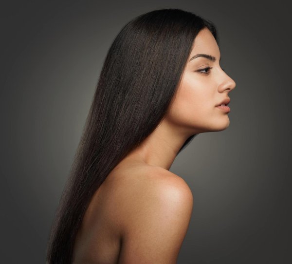 Девушка с боку