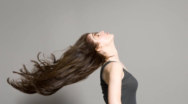 Девушка с боку