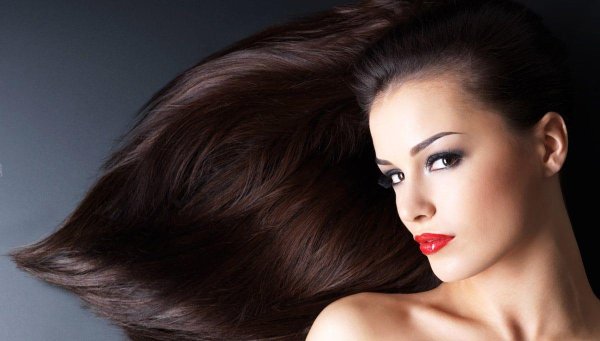 Девушка с боку