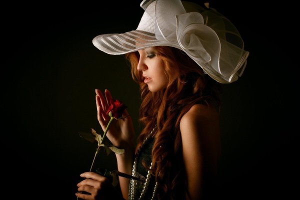 красивые девушки в шляпках