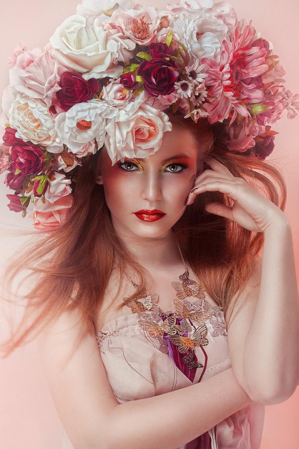женское лицо с цветами