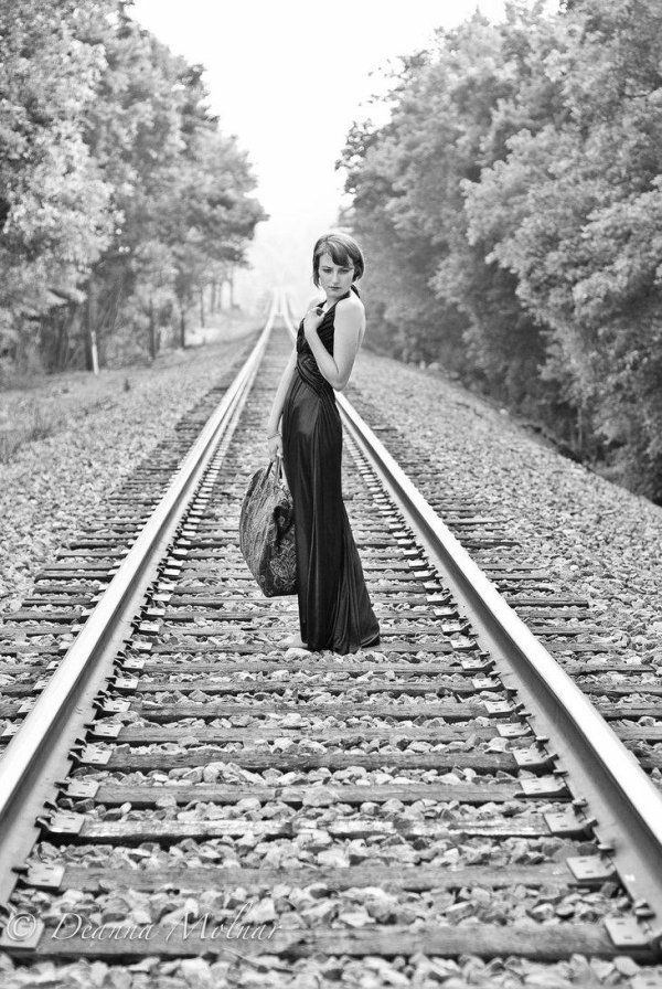 Девушка и дорога