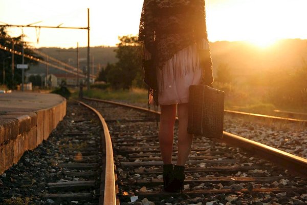 Девушка и дорога