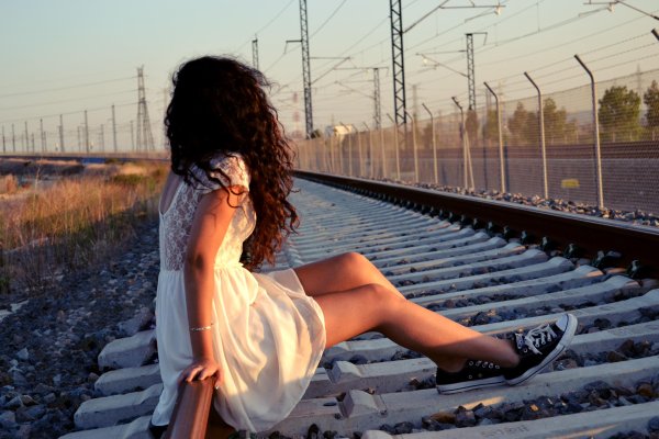 Девушка и дорога