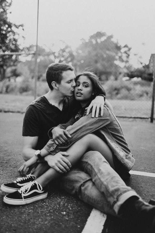 Мужиков с девушками