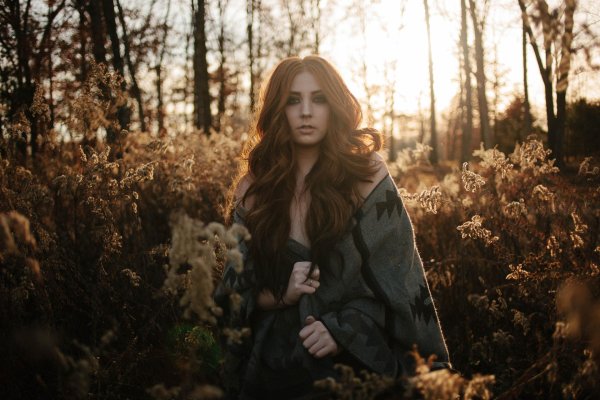 Лес и девушка