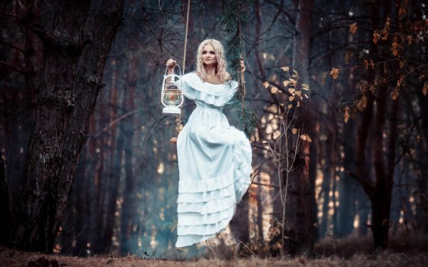 Лес и девушка