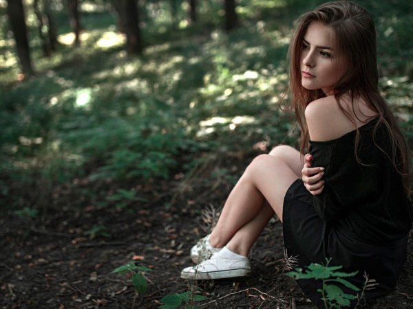 Лес и девушка