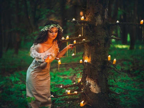 Лес и девушка