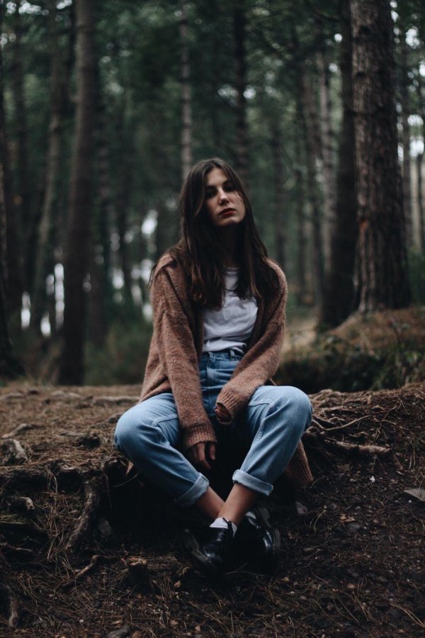 Лес и девушка