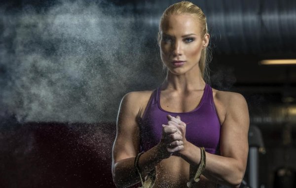 Спортсменов с девушками