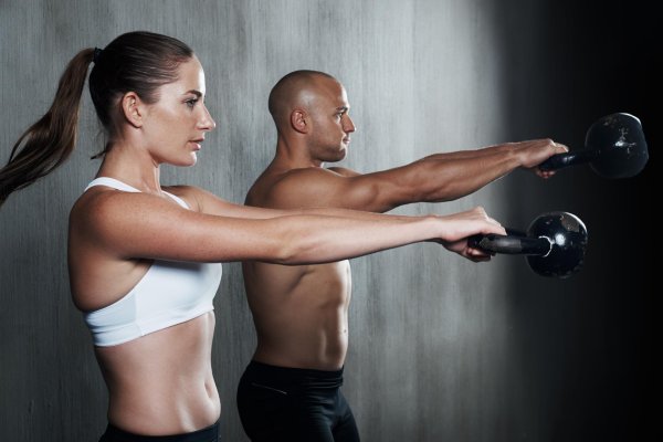 Спортсменов с девушками