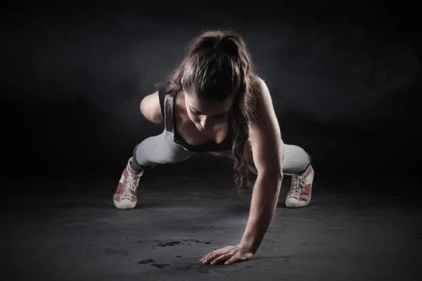 Спортсменов с девушками