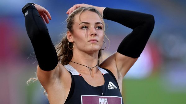 Спортсменов с девушками