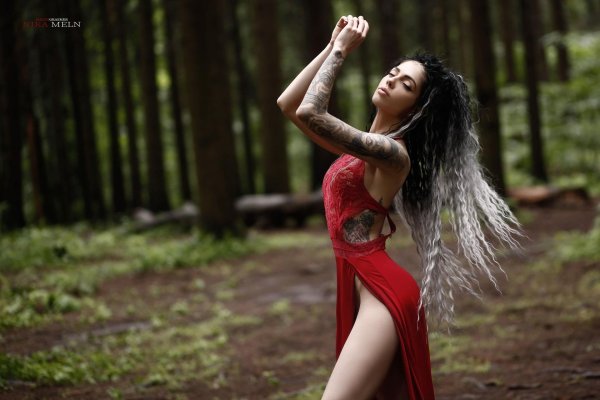 Леса с девушками