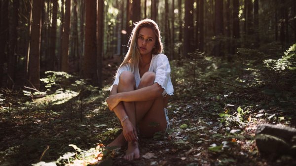 Леса с девушками