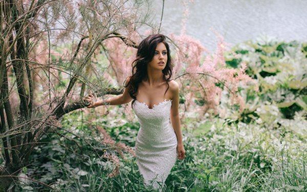 Леса с девушками