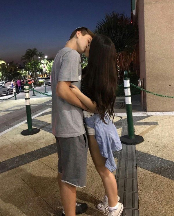 Девушка и мальчик