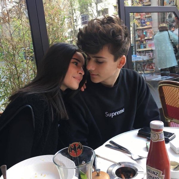 Девушка и мальчик