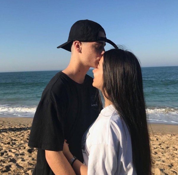 Девушка и мальчик