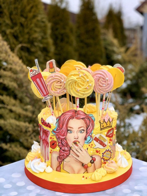 Девушка с тортом