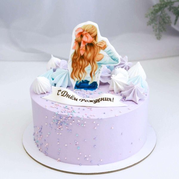 Девушка с тортом