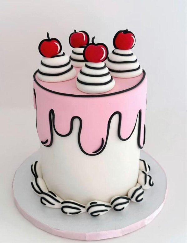 Девушка с тортом