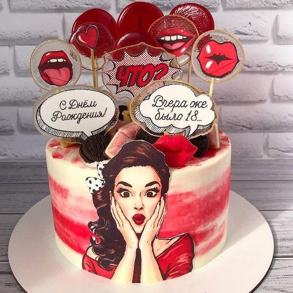 Девушка с тортом