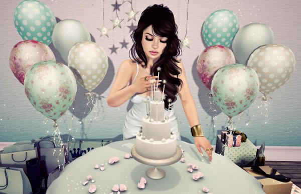 Девушка с тортом