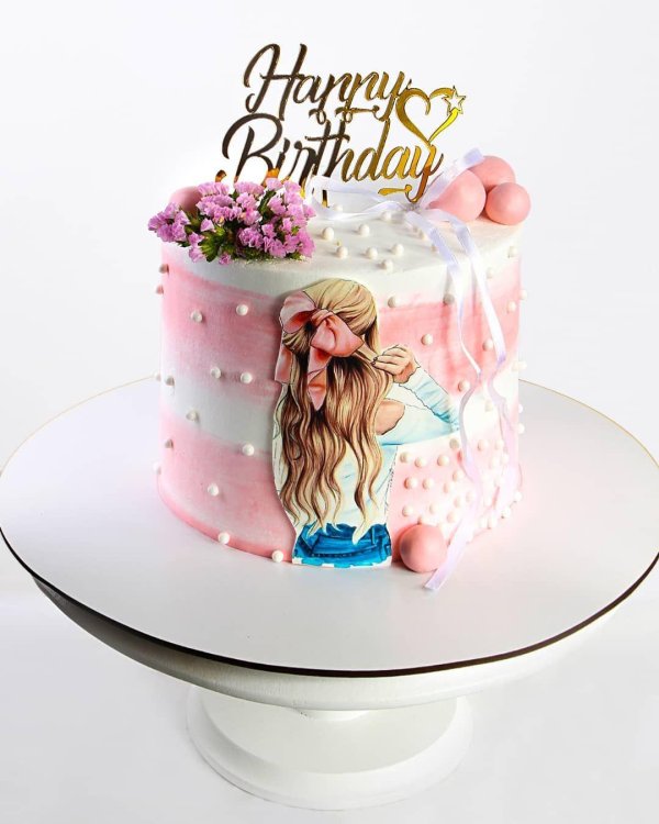 Девушка с тортом