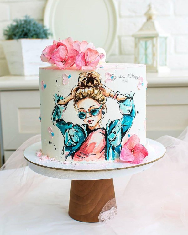 Девушка с тортом