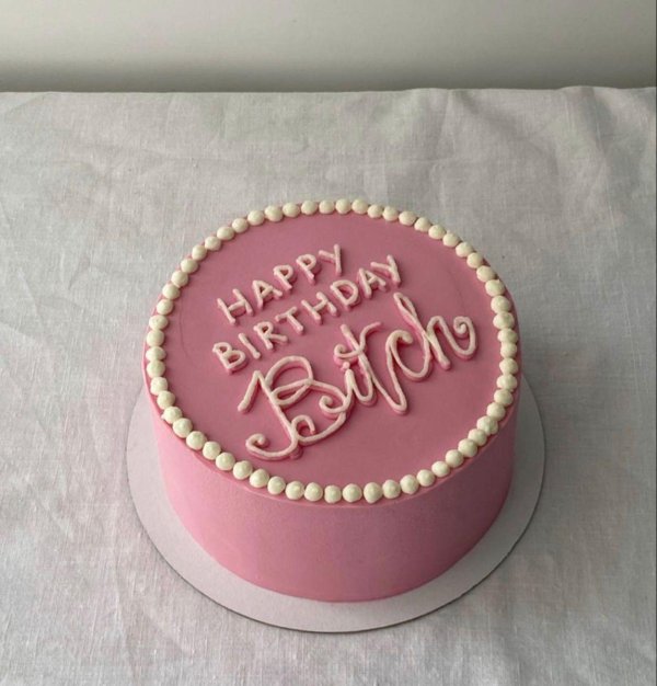 Девушка и торт