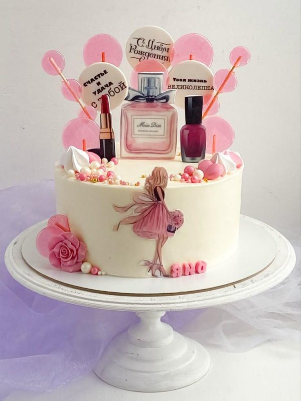 Девушка и торт