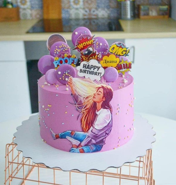 Девушка и торт