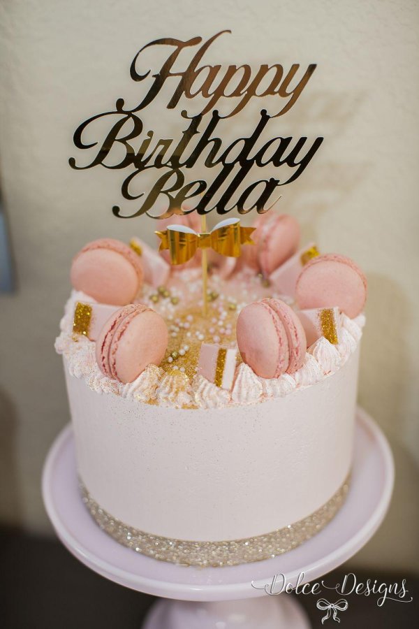 Девушка и торт