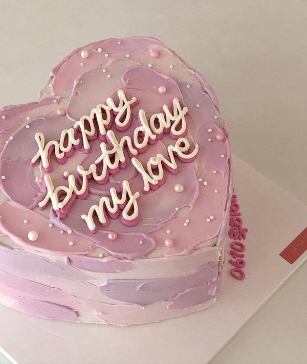 Девушка и торт