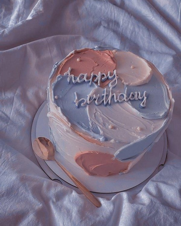 Девушка и торт