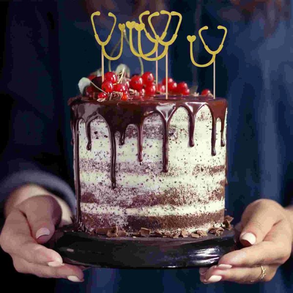 Девушка и торт