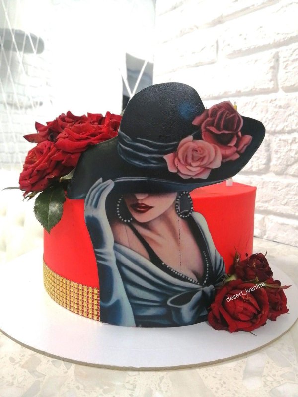 Девушка и торт