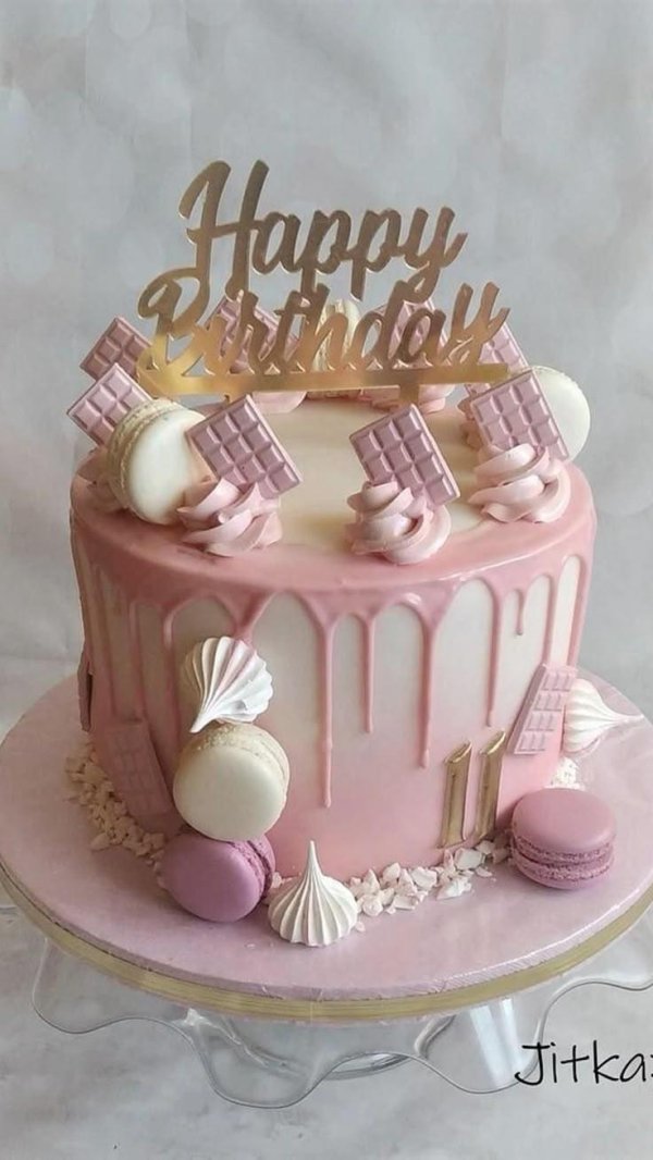 Девушка и торт