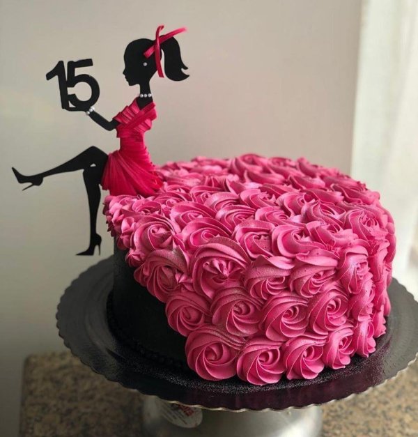 Девушка и торт