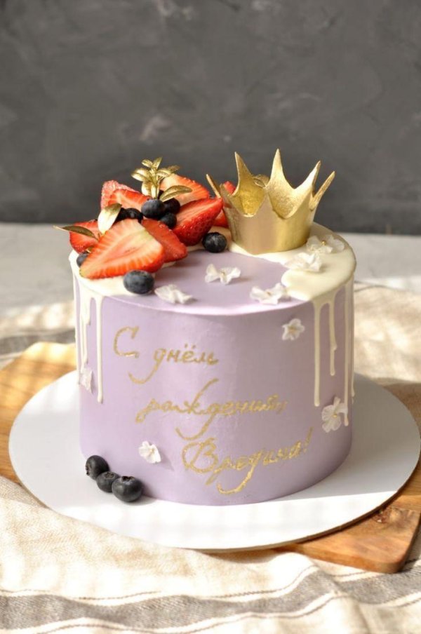 Девушка и торт