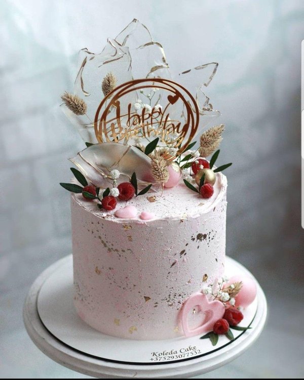 Девушка и торт