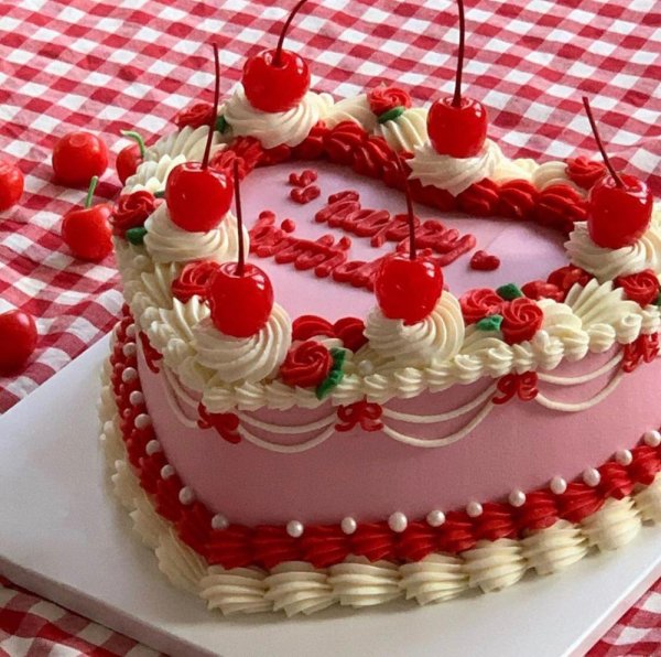 Девушка и торт