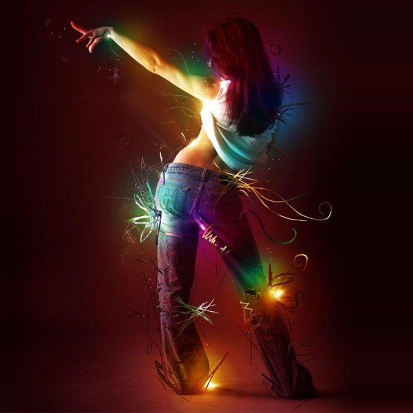 С танцующими девушками