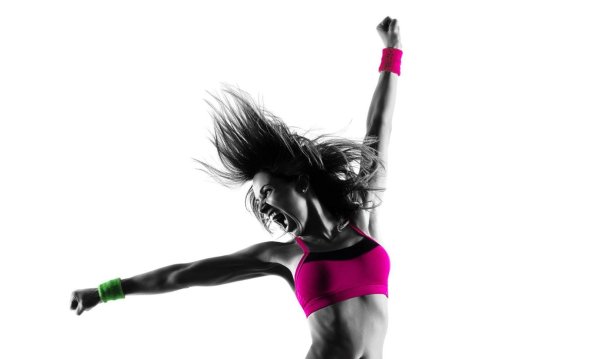 С танцующими девушками